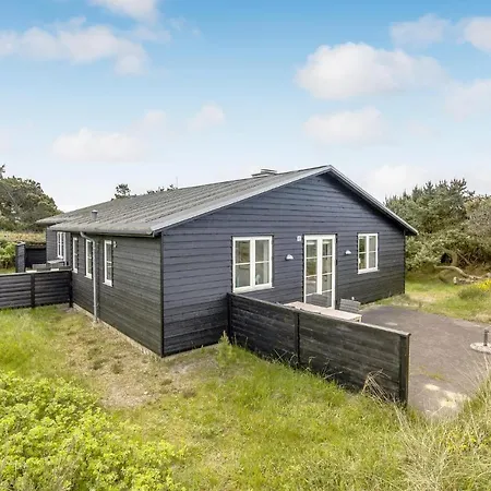 Three-bedroom In Casa vacanze *