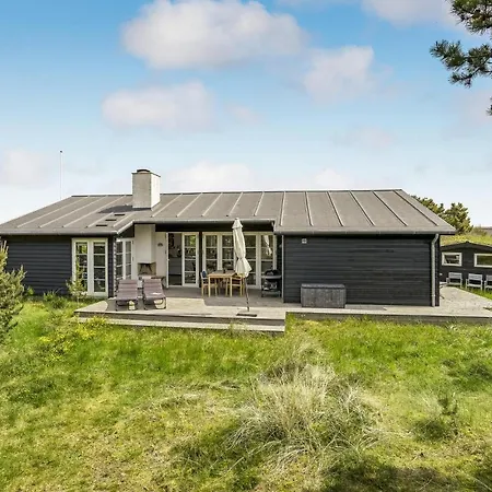 Three-bedroom In Casa vacanze