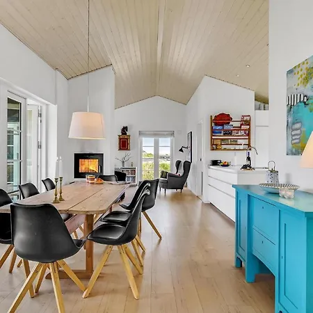 Three-bedroom In Vejers Strand