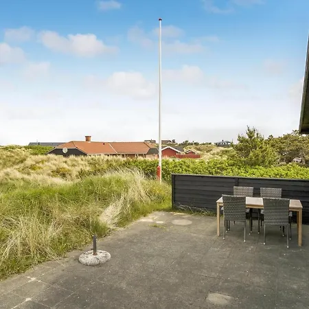 Stunning Home In Vejers Strand With Wifi *