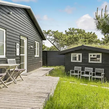 Three-bedroom In Vejers Strand